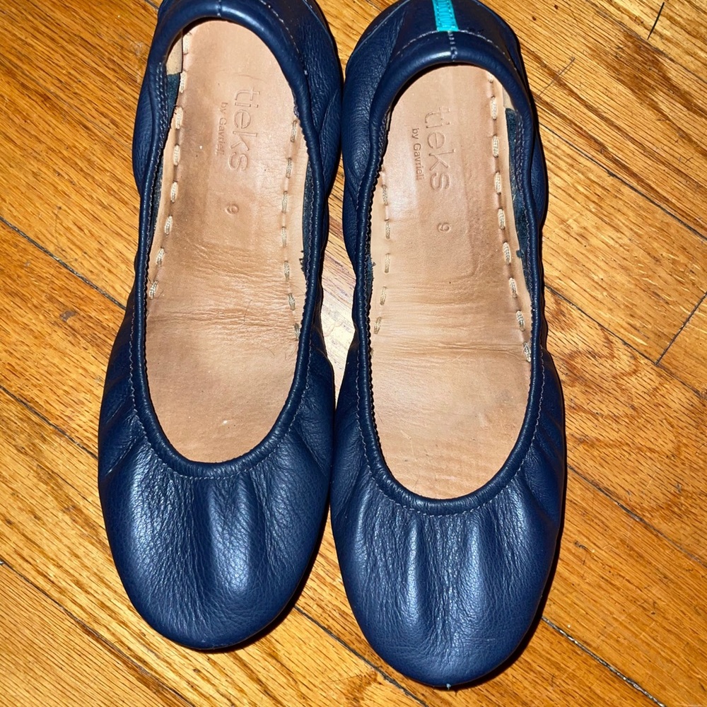 California navy Tieks size 9